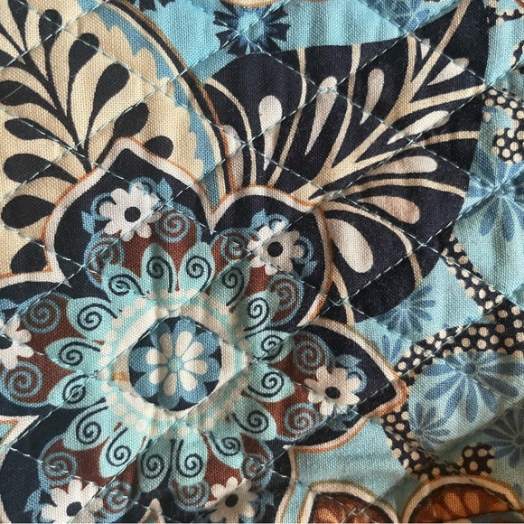 Sold on MP. Vera Bradley Bali blue purse, retired in 2009 - Picture 8 of 9